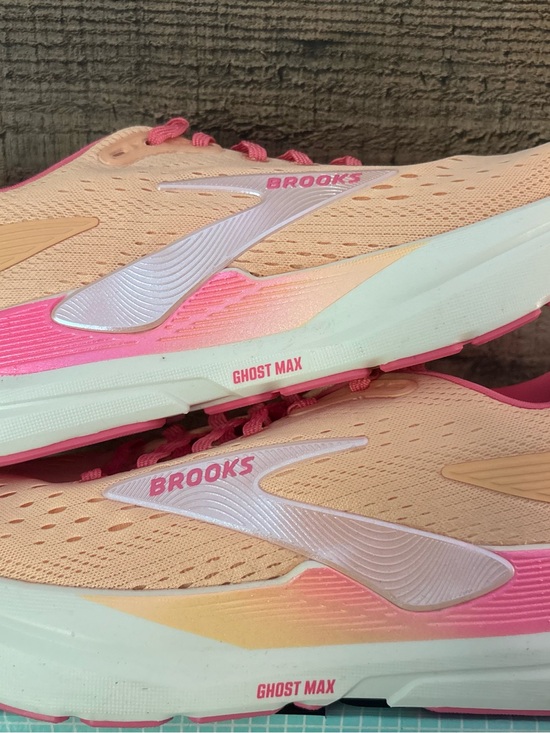 Brooks Shoes - Brooks Ghost Max Women's Running Shoes - Peach & Hot Pink Accents